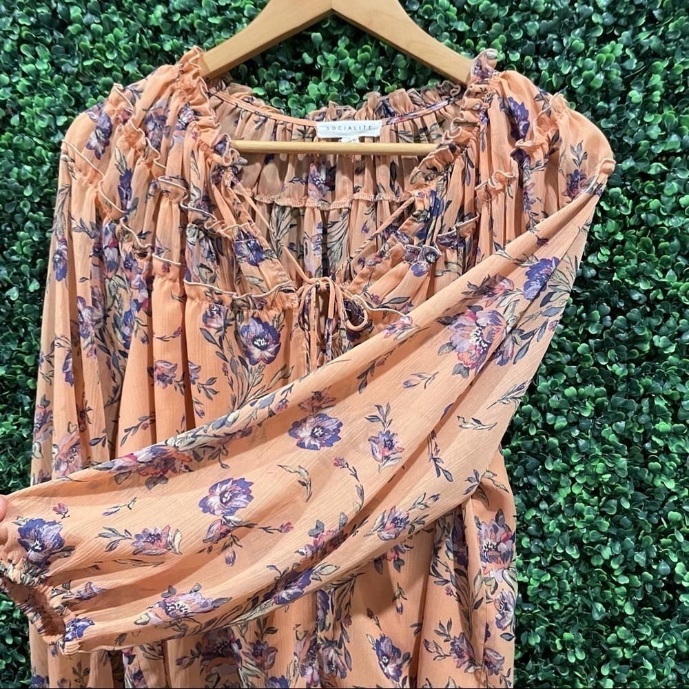 Socialite Ruffled Top Floral - Picture 5 of 9